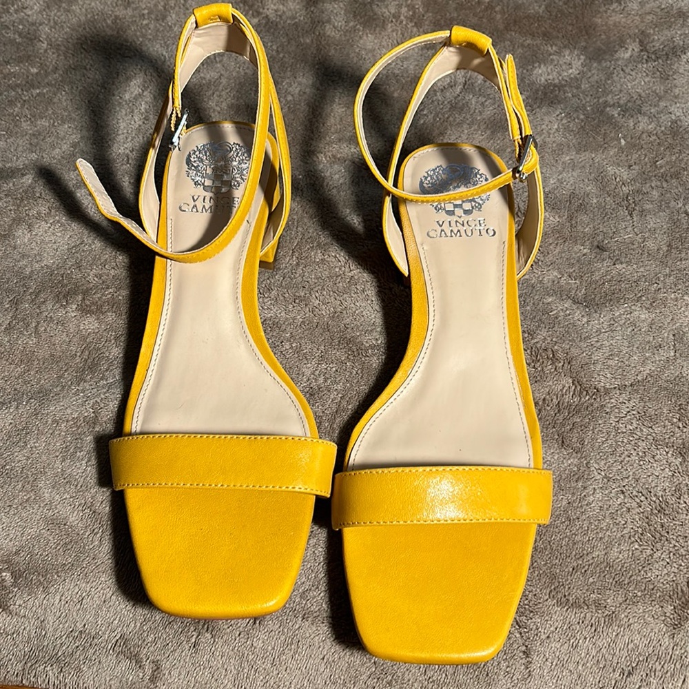 NEW Vince Camuto mustard yellow sandals, size 9 Wide. Never worn.